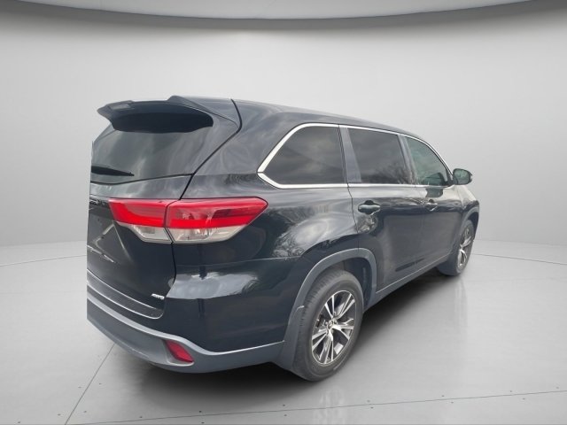 Used 2019 Toyota Highlander LE image 11