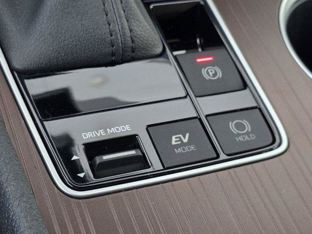 Certified 2024 Toyota Sienna XLE FWD image 25