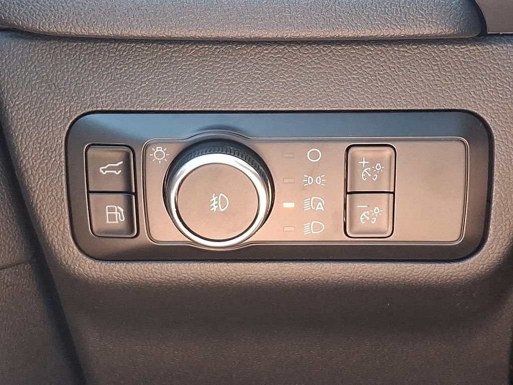 New 2025 Ford Escape SE w/ PHEV Premium Package FWD image 17
