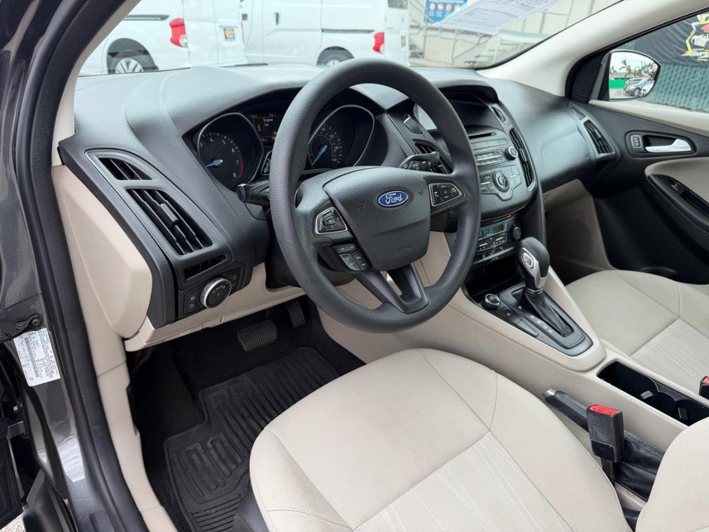 Used 2017 Ford Focus SE FWD image 16