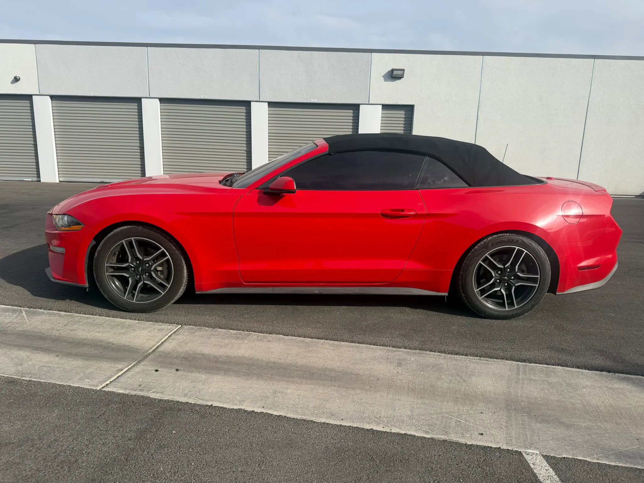 Used 2020 Ford Mustang Premium RWD image 3