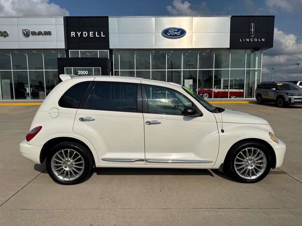 Used 2008 Chrysler PT Cruiser Limited FWD image 2