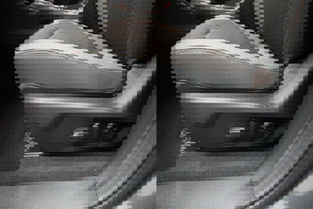 Used 2025 Subaru Crosstrek 2.5i Wilderness w/ Crosstrek Mirror Package image 28