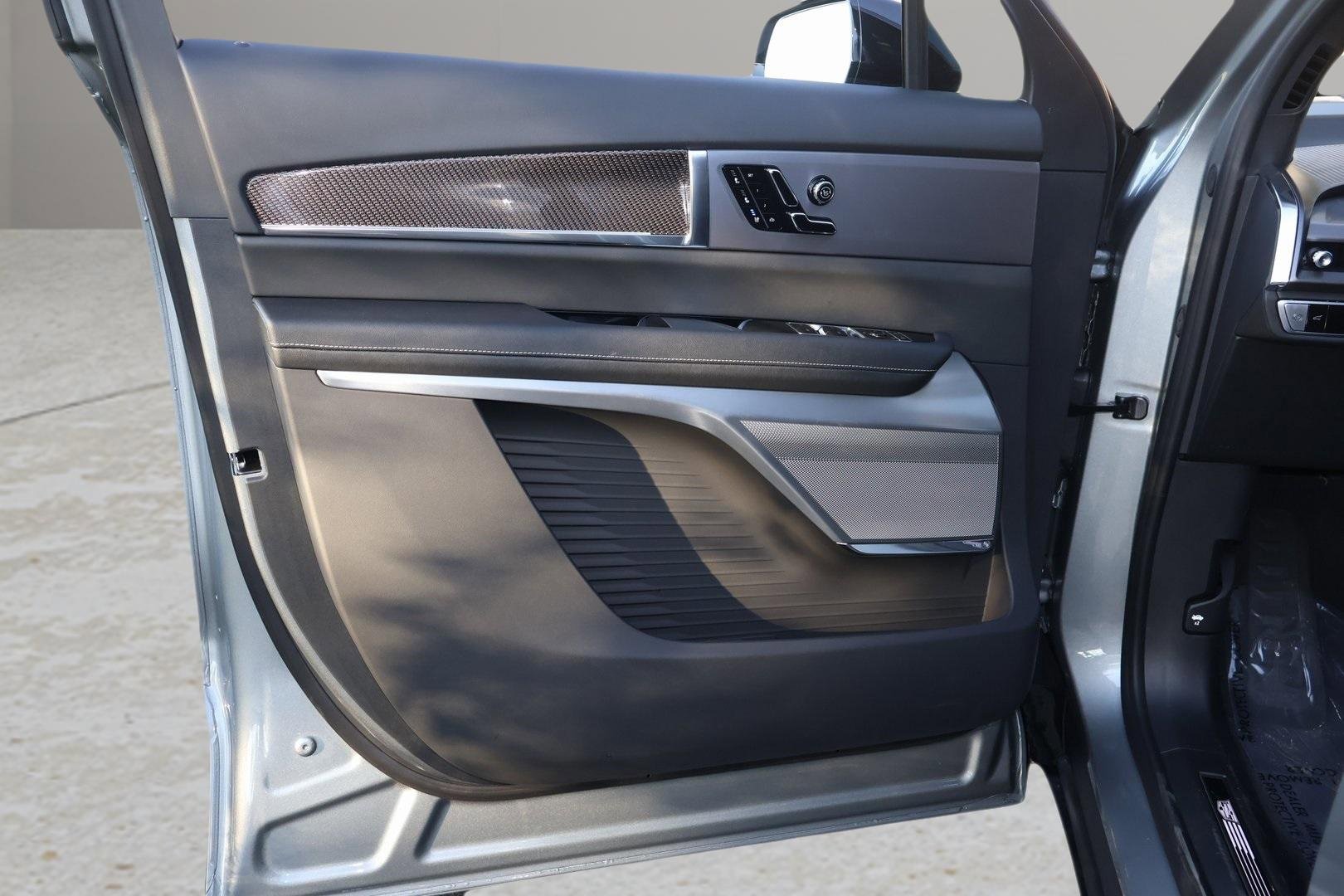 New 2026 Cadillac Vistiq Luxury image 10