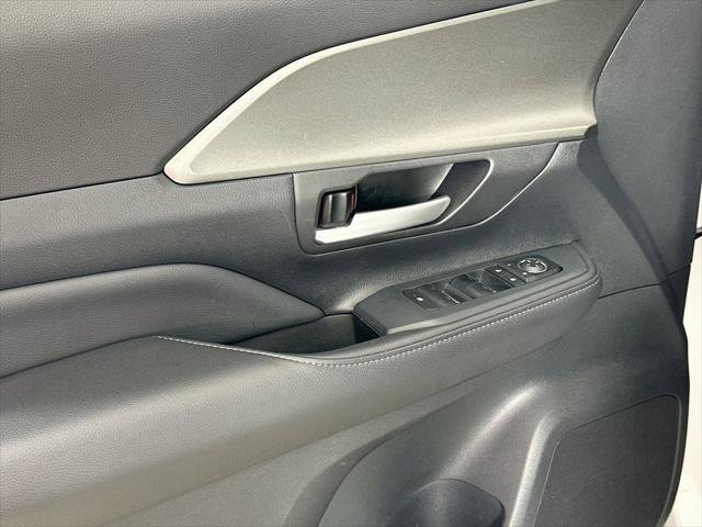 Used 2025 Toyota Grand Highlander AWD Hybrid image 15