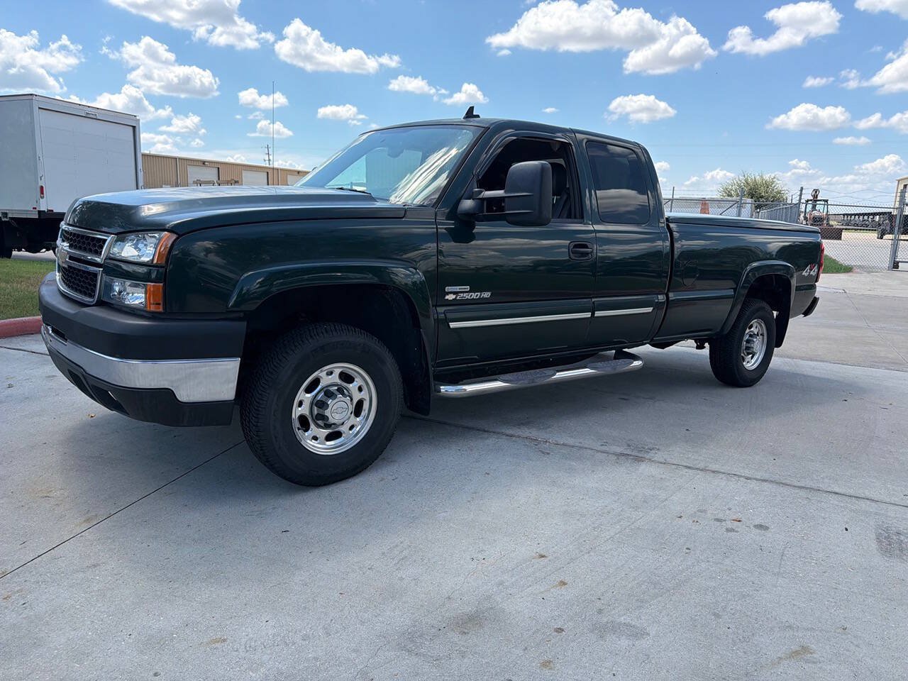 Used 2006 Chevrolet Silverado 2500 LT w/ Heavy-Duty Power Package AWD/4WD image 6