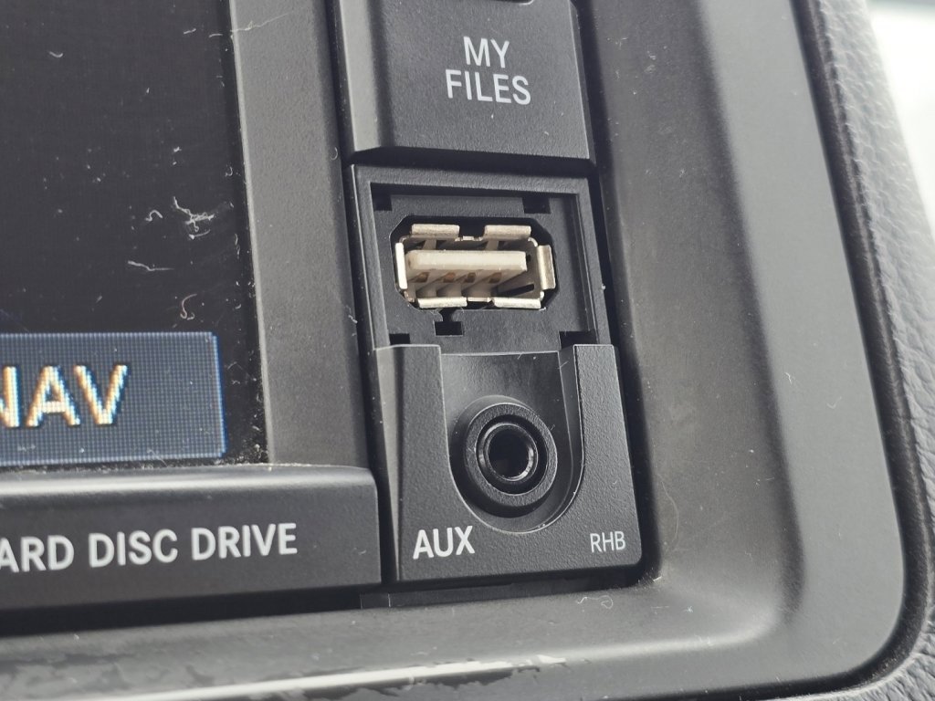 Used 2015 Chrysler Town & Country Touring-L w/ Driver Convenience Group image 6