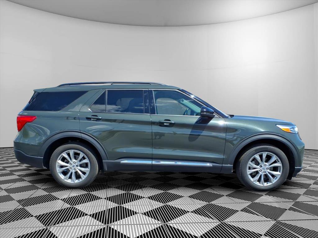 Used 2024 Ford Explorer XLT w/ Equipment Group 202A RWD image 31