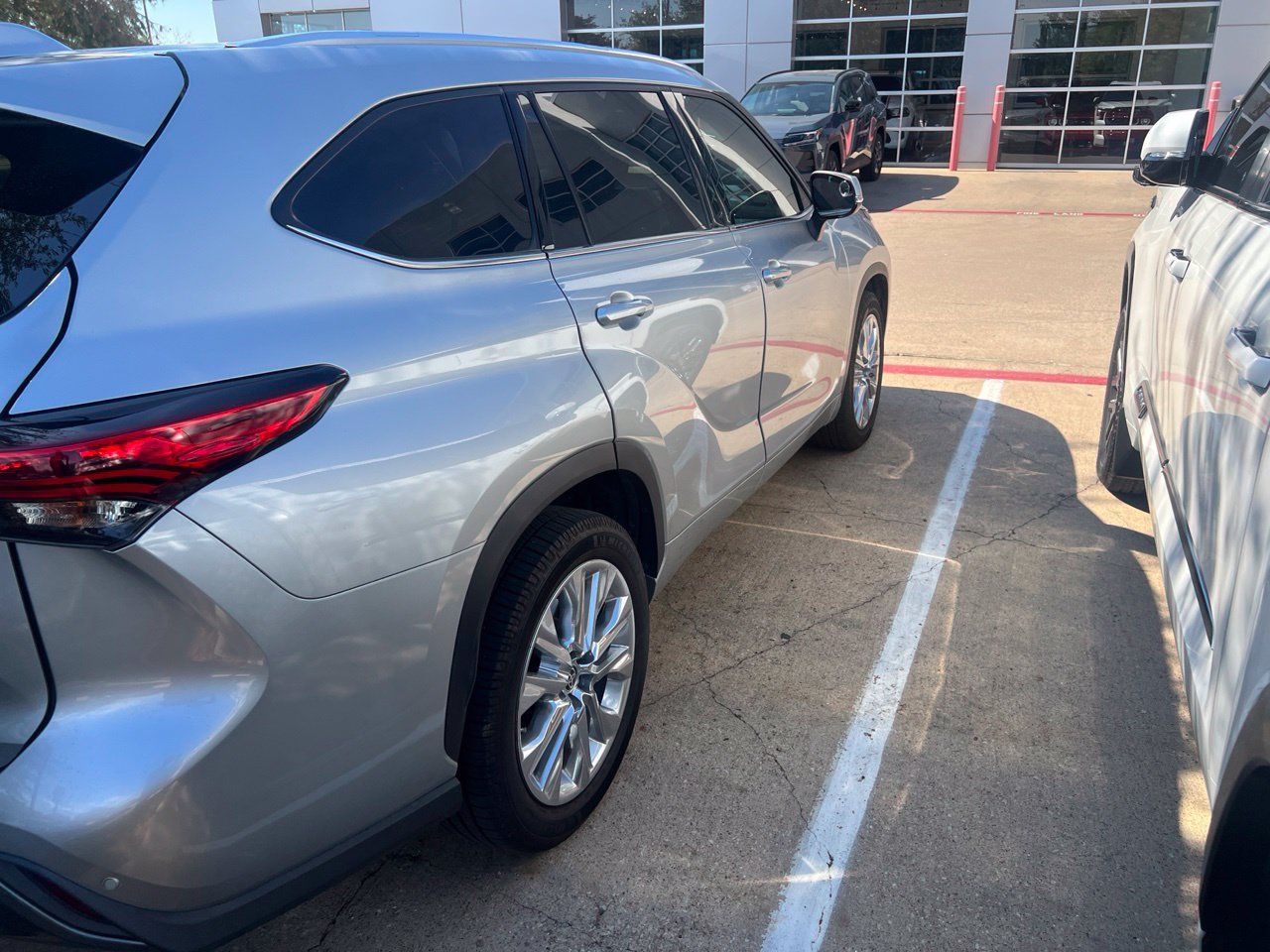 Used 2021 Toyota Highlander Limited FWD image 7