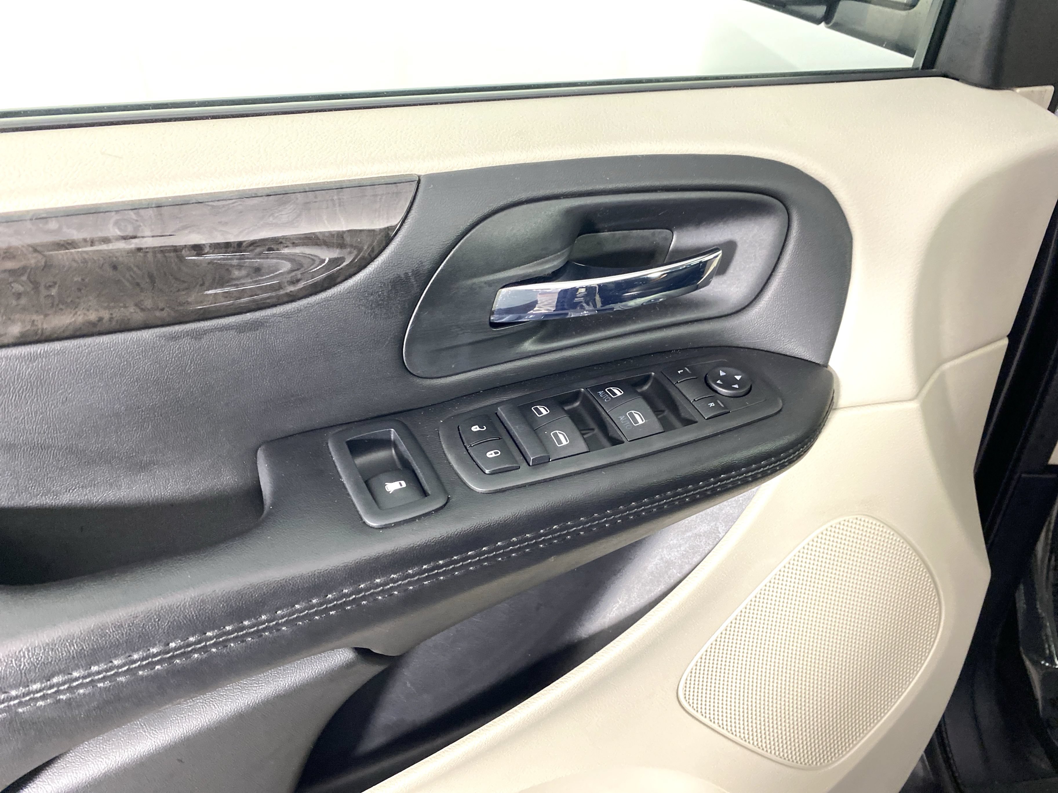 Used 2019 Dodge Grand Caravan SE w/ UConnect Hands-Free Group FWD image 13
