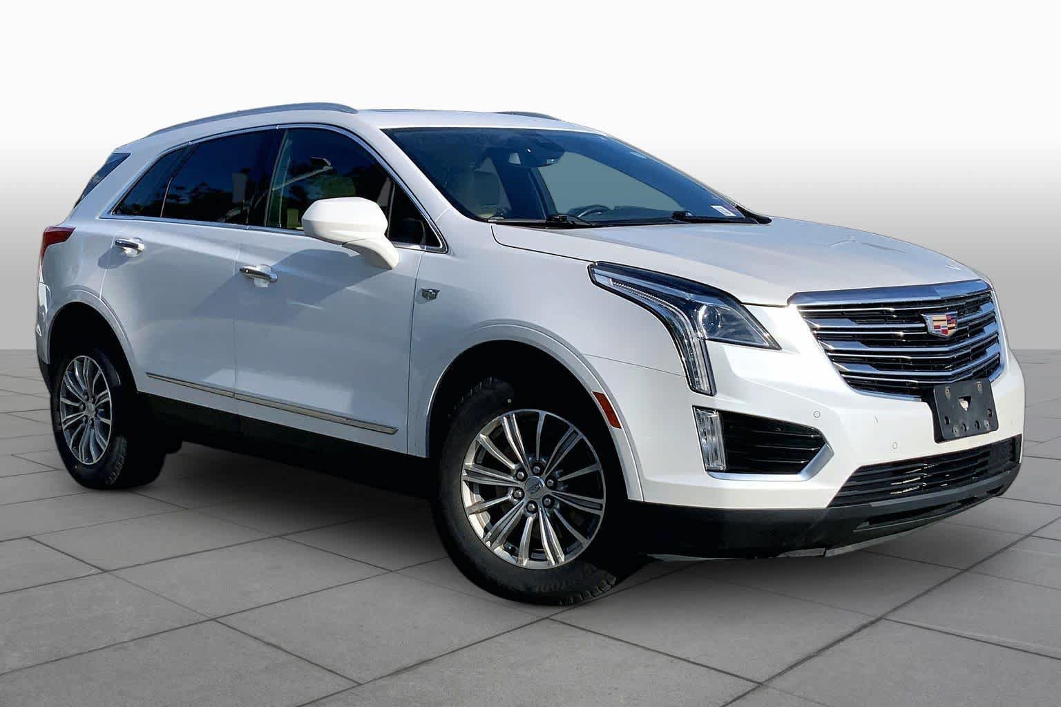 Used 2017 Cadillac XT5 Luxury w/ Driver Awareness Package FWD image 3