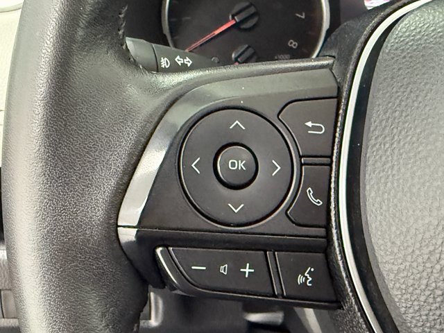 Used 2022 Toyota RAV4 XLE Premium image 11