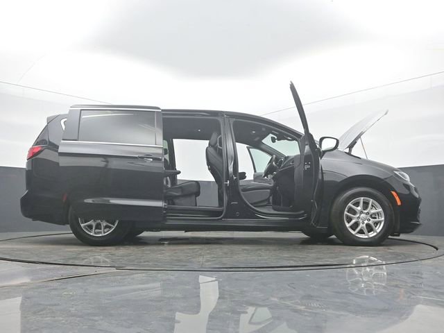 Used 2025 Chrysler Pacifica Select FWD image 61