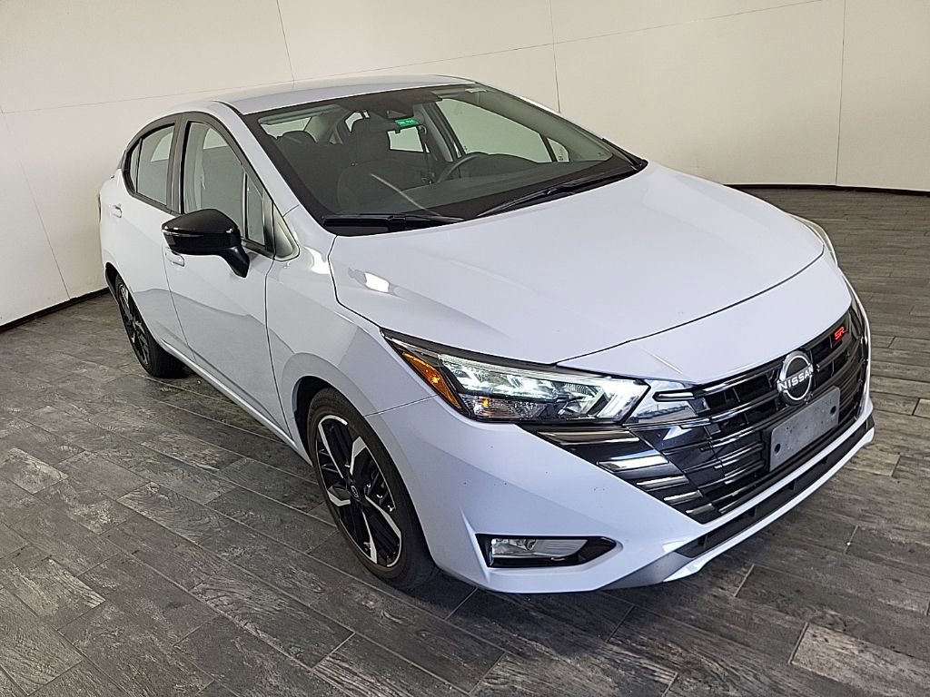 Used 2024 Nissan Versa SR image 3