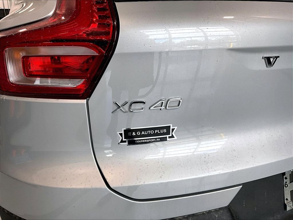 Used 2025 Volvo XC40 B5 Plus image 27