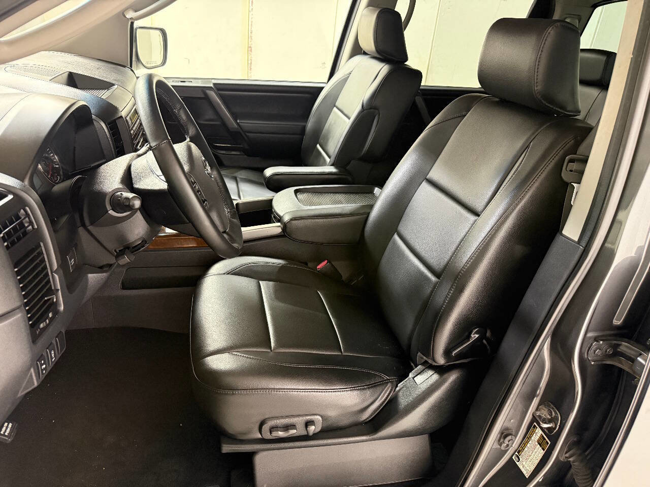 Used 2008 Nissan Titan LE AWD/4WD image 39