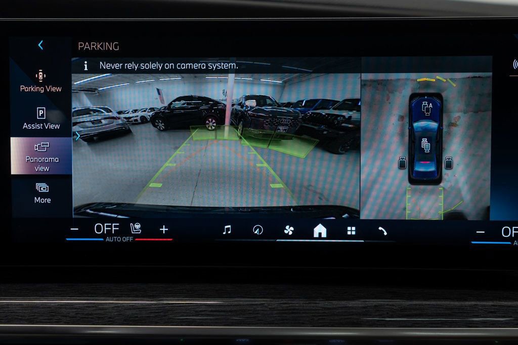 Used 2025 BMW 760i xDrive image 25
