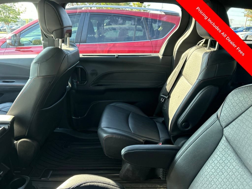 Used 2022 Toyota Sienna XSE w/ XSE Plus Package FWD image 12