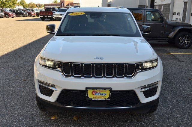 Used 2023 Jeep Grand Cherokee 4WD 4xe w/ Luxury Tech Group II image 3