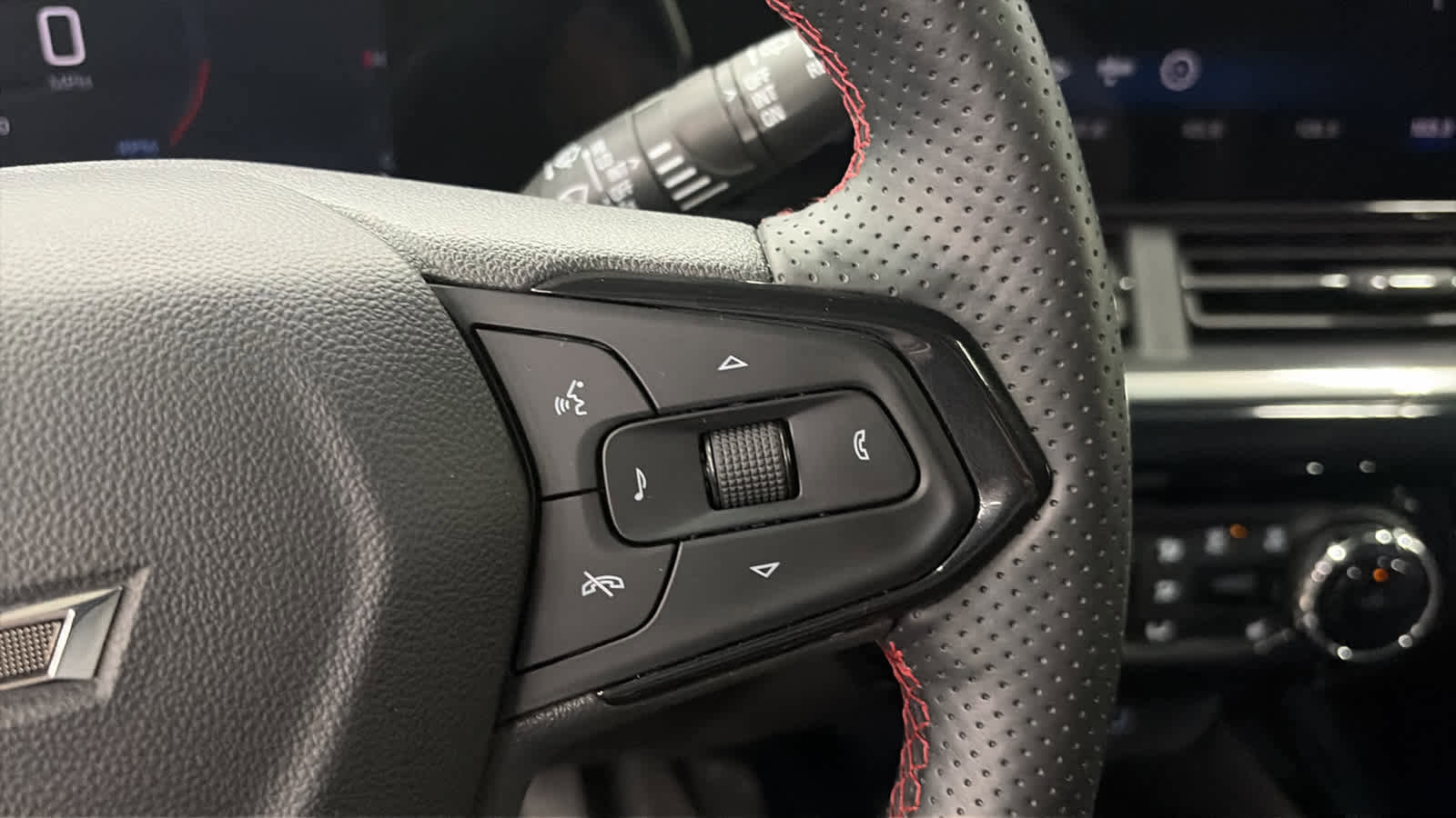 Certified 2024 Chevrolet Trax RS w/ Sunroof Package image 11