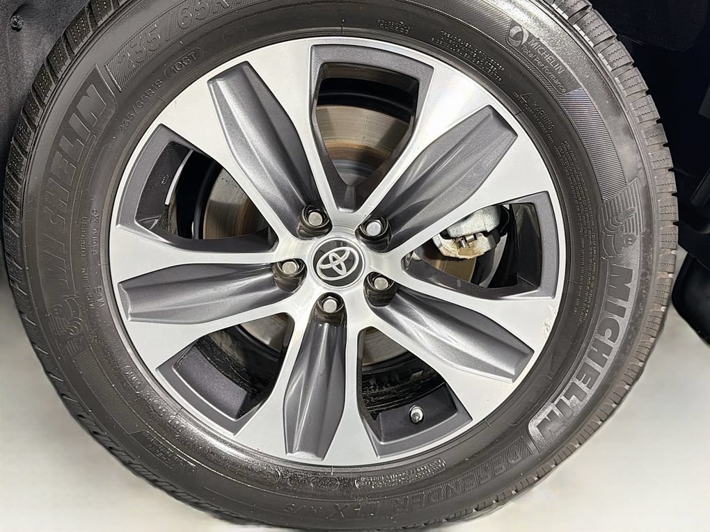 Used 2021 Toyota Highlander XLE AWD/4WD image 27