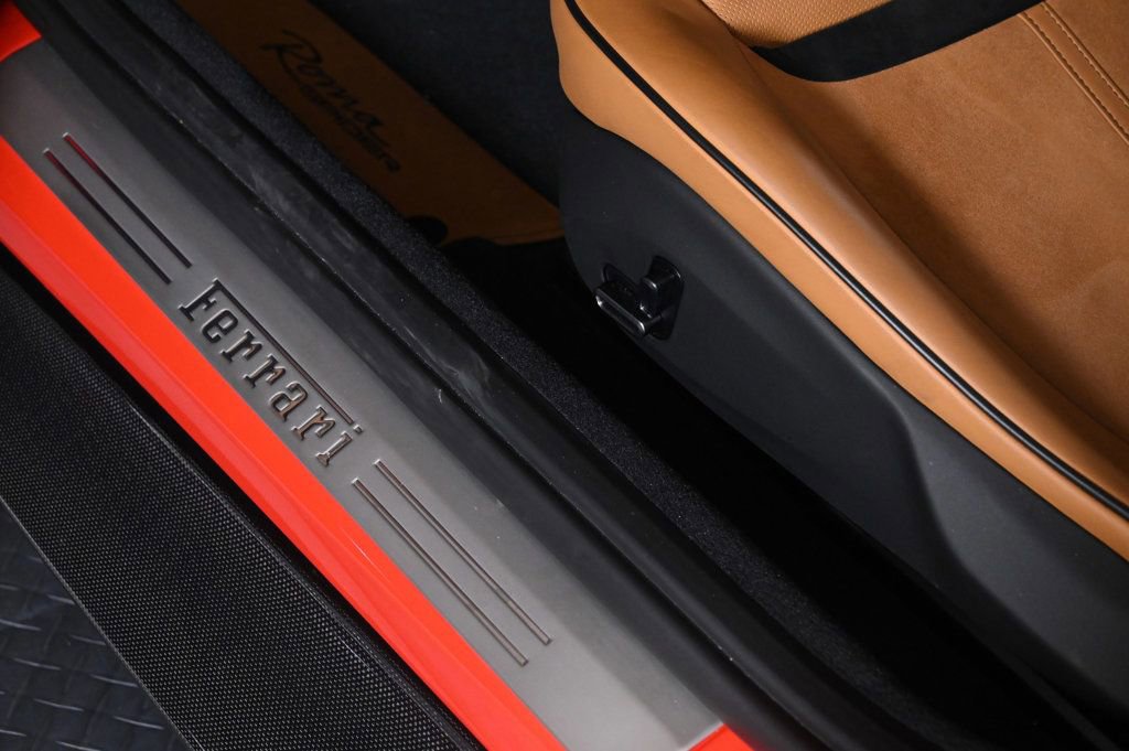 Certified 2025 Ferrari Roma Spider RWD image 23