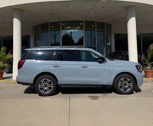Certified 2025 Ford Expedition Active AWD/4WD image 1