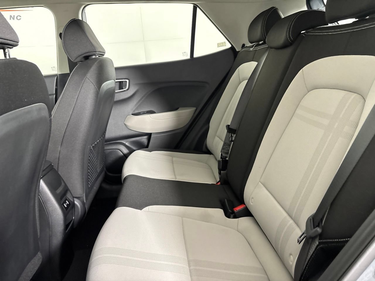 Used 2025 Hyundai Venue SEL FWD image 23