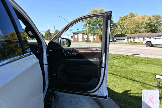 Used 2022 Chevrolet Tahoe High Country AWD/4WD image 18