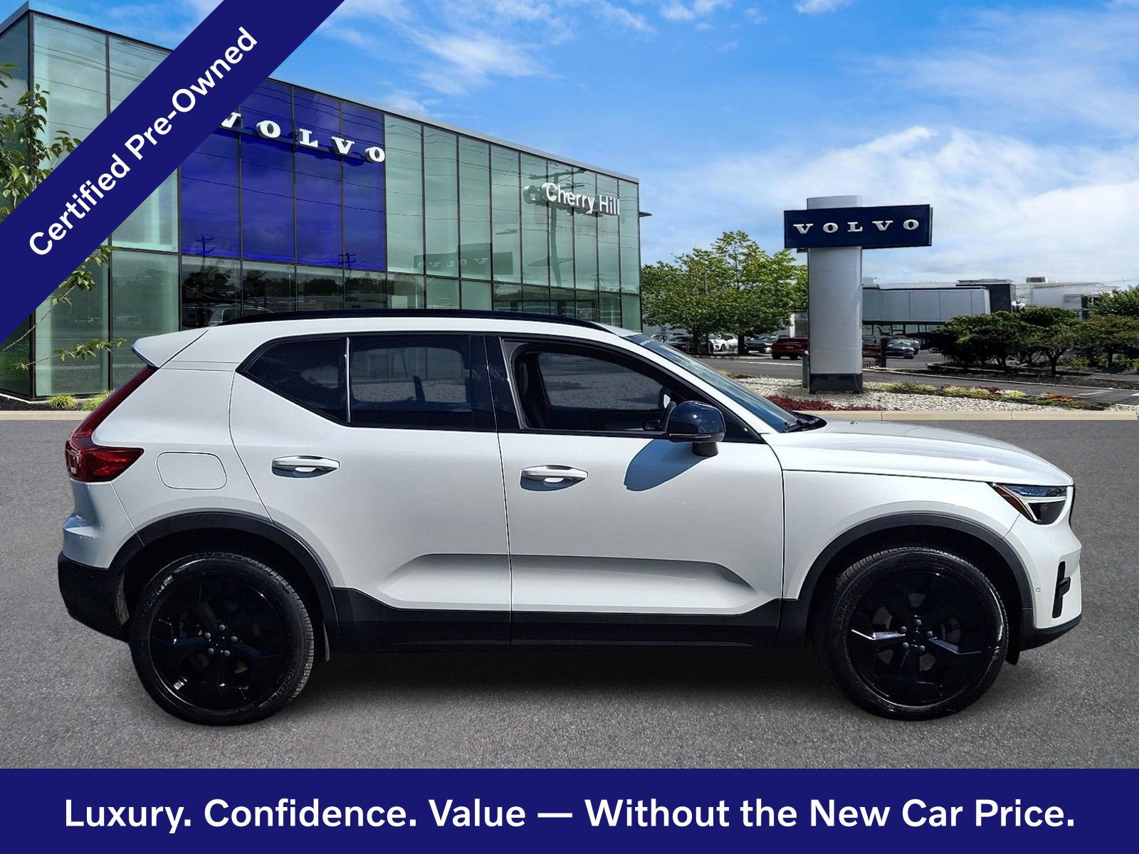 Used 2023 Volvo XC40 B5 Plus w/ Driver Assist Package AWD/4WD image 8