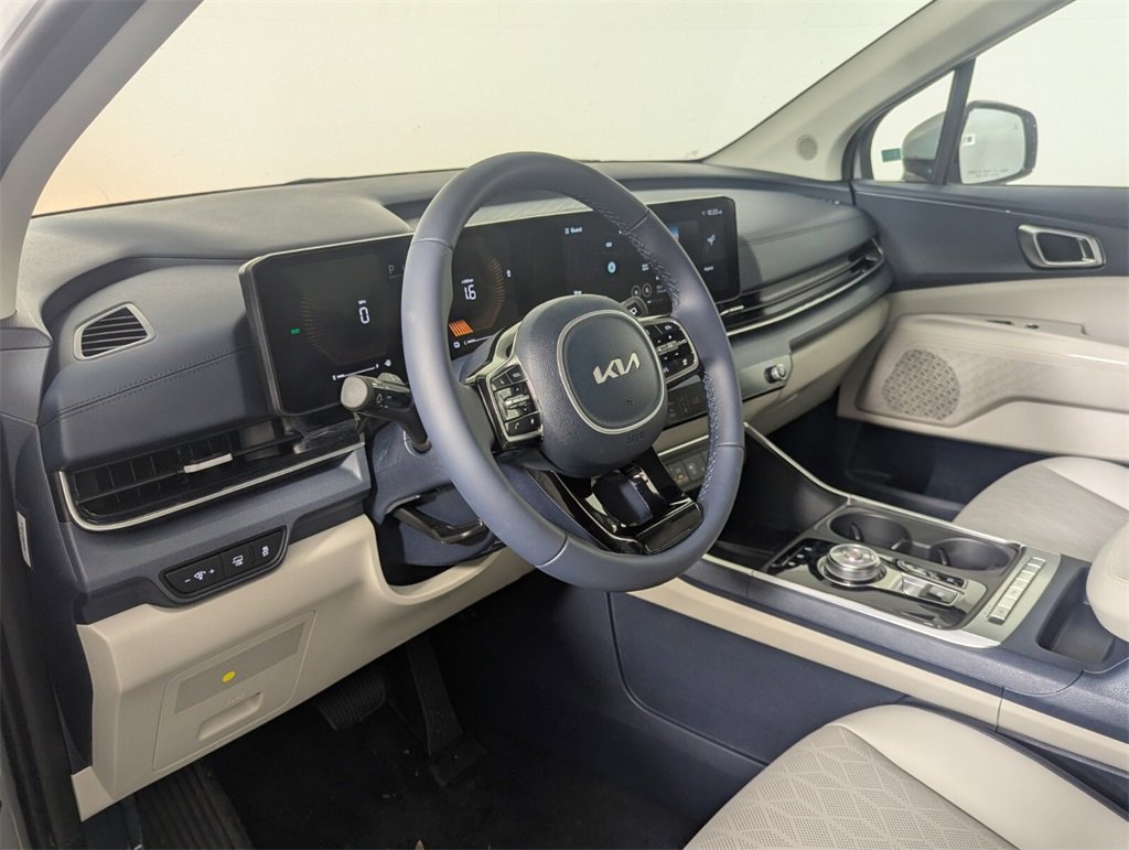 New 2025 Kia Carnival EX image 11