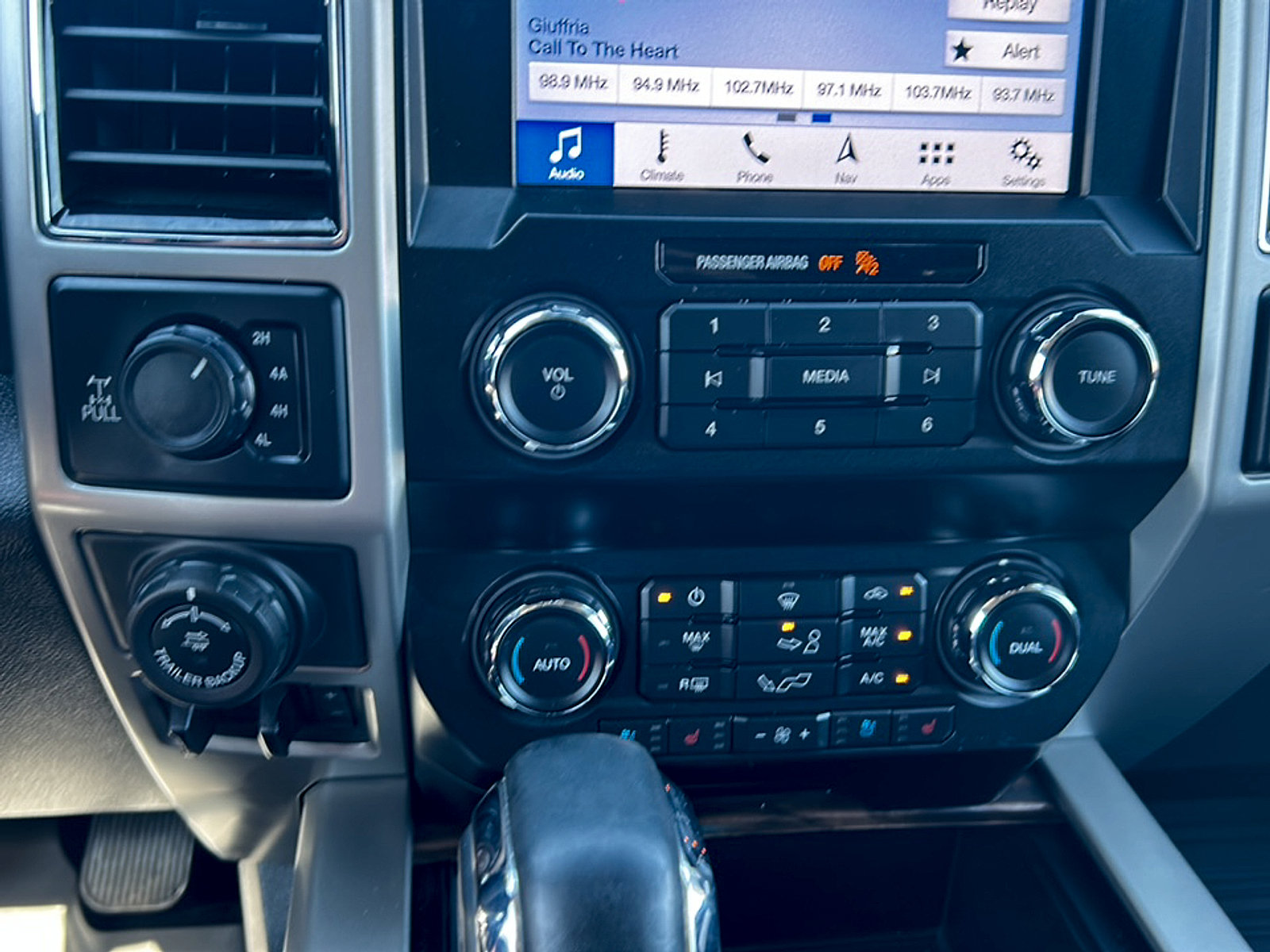 Used 2019 Ford F150 Lariat w/ Max Trailer Tow Package AWD/4WD image 13