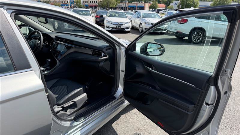 Used 2020 Toyota Camry SE w/ Convenience Package FWD image 31