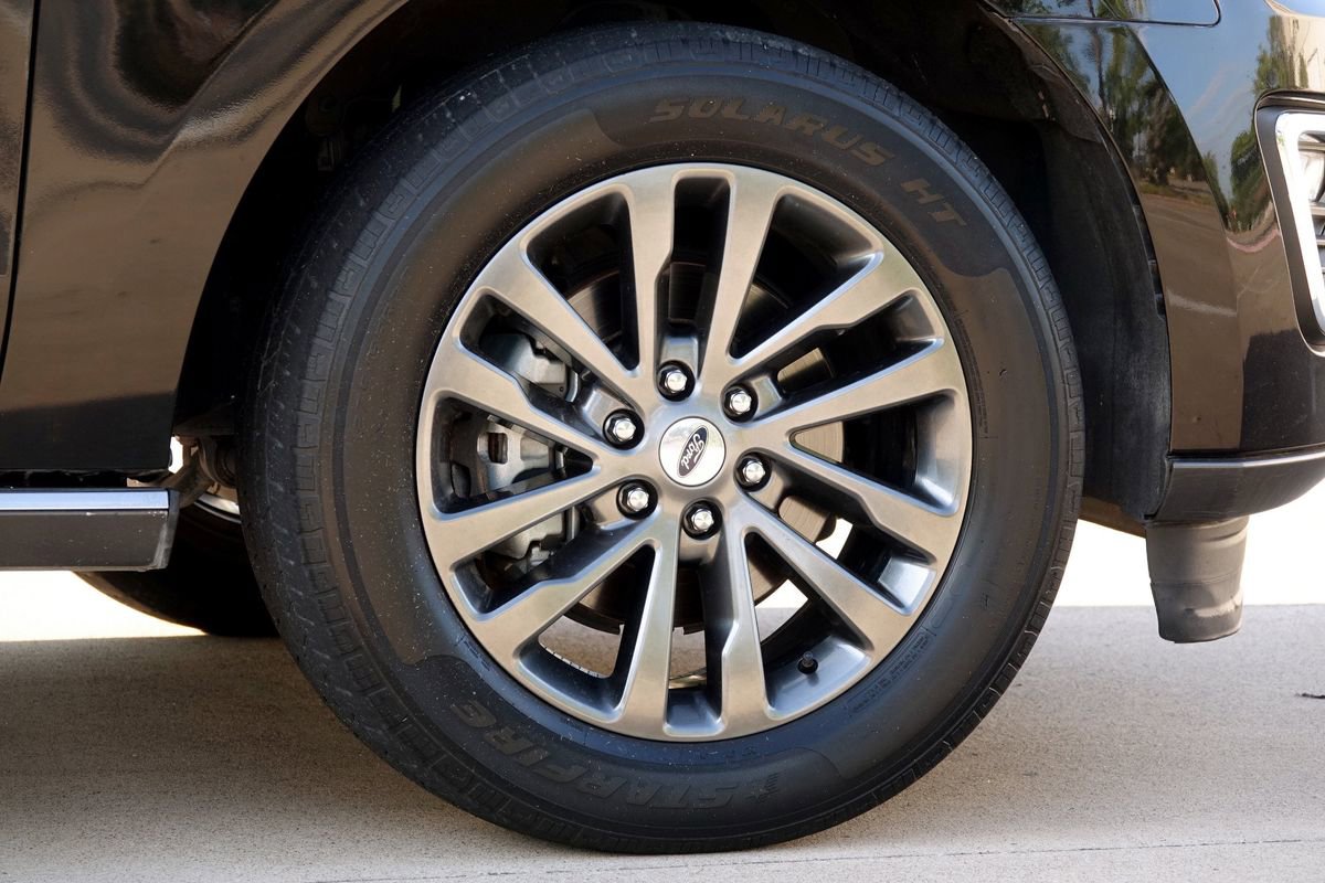 Used 2020 Ford Expedition Limited image 30