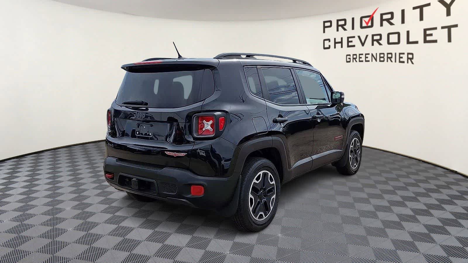 Used 2016 Jeep Renegade Trailhawk w/ Premium Trailhawk Package AWD/4WD image 8