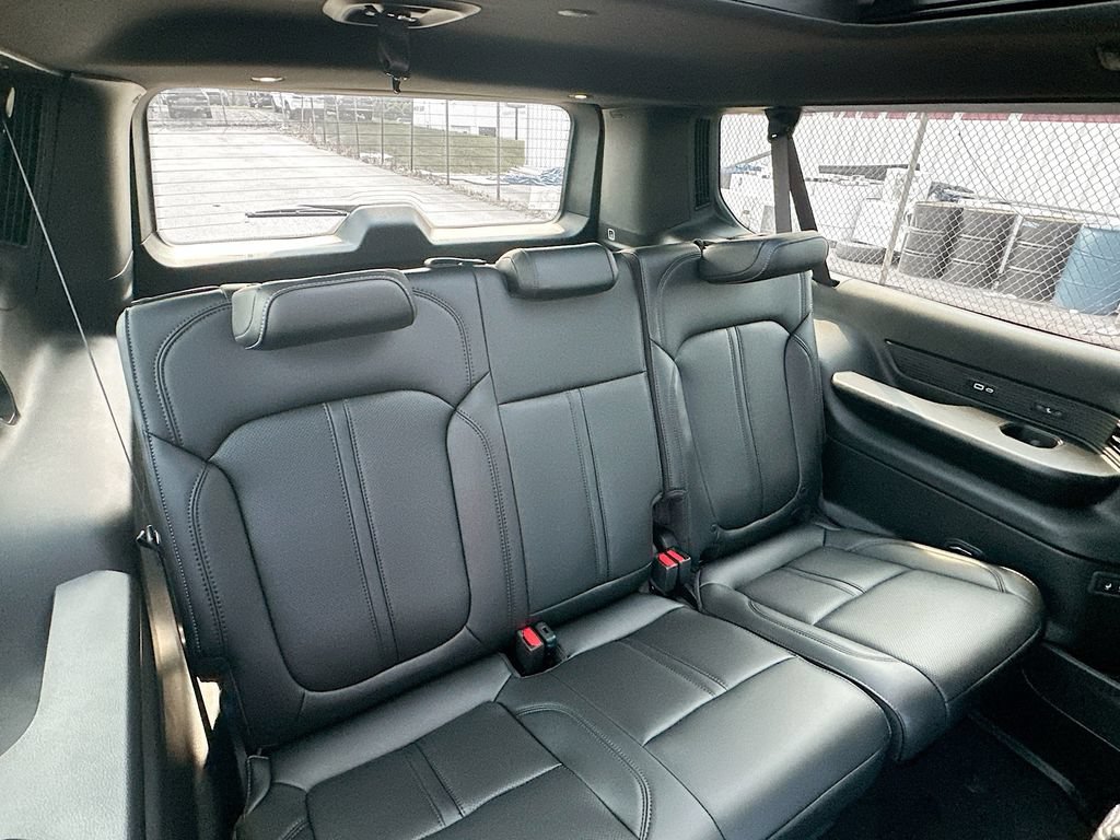 New 2026 Jeep Grand Wagoneer L 4WD w/ Premium Group I image 33