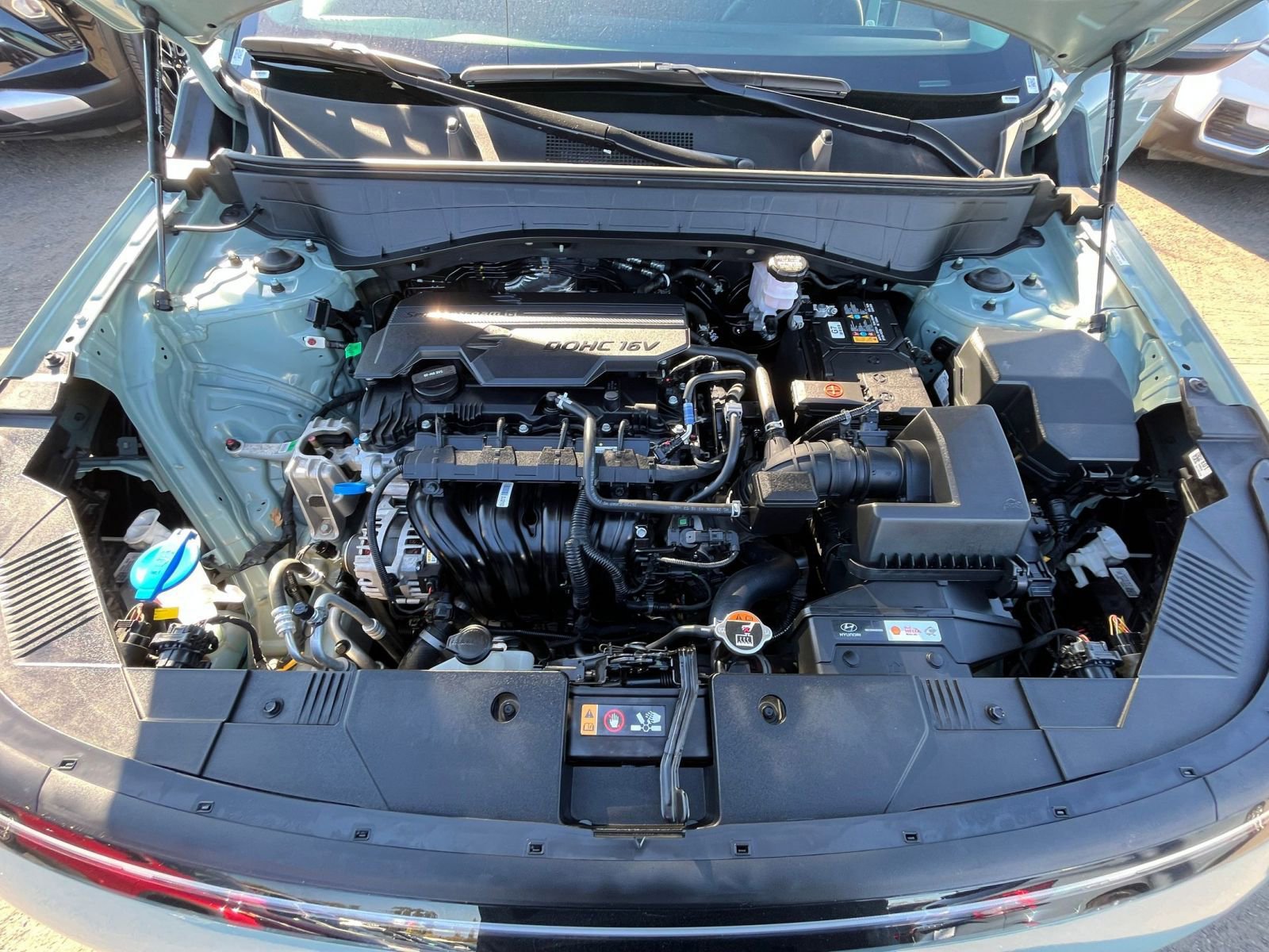 Used 2025 Volkswagen Atlas SE image 32