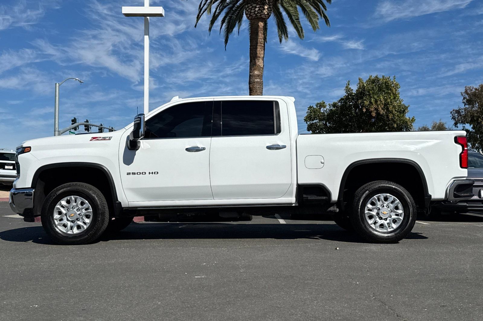 Used 2025 Chevrolet Silverado 2500 LTZ w/ LTZ Premium Package AWD/4WD image 8