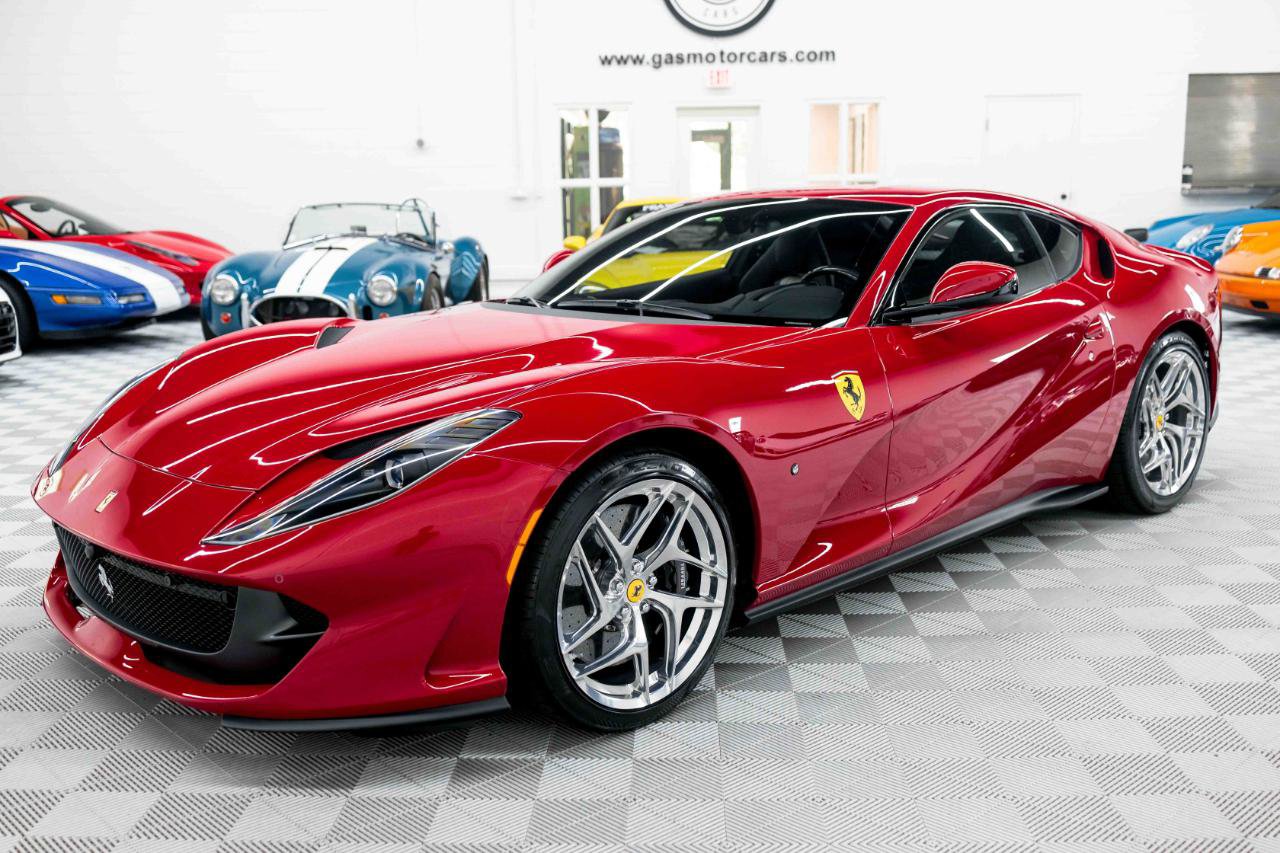 Used 2018 Ferrari 812 Superfast RWD image 4