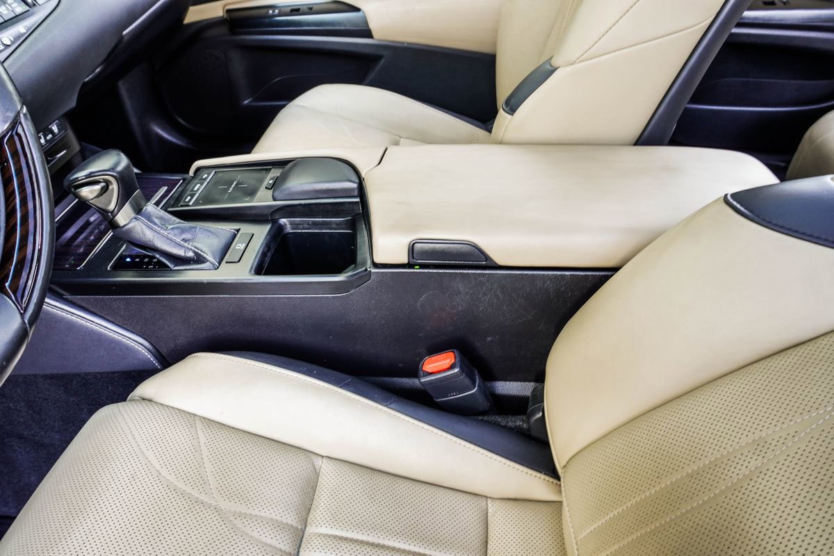 Used 2020 Lexus ES 350 Ultra Luxury w/ Accessory Package 2 image 19