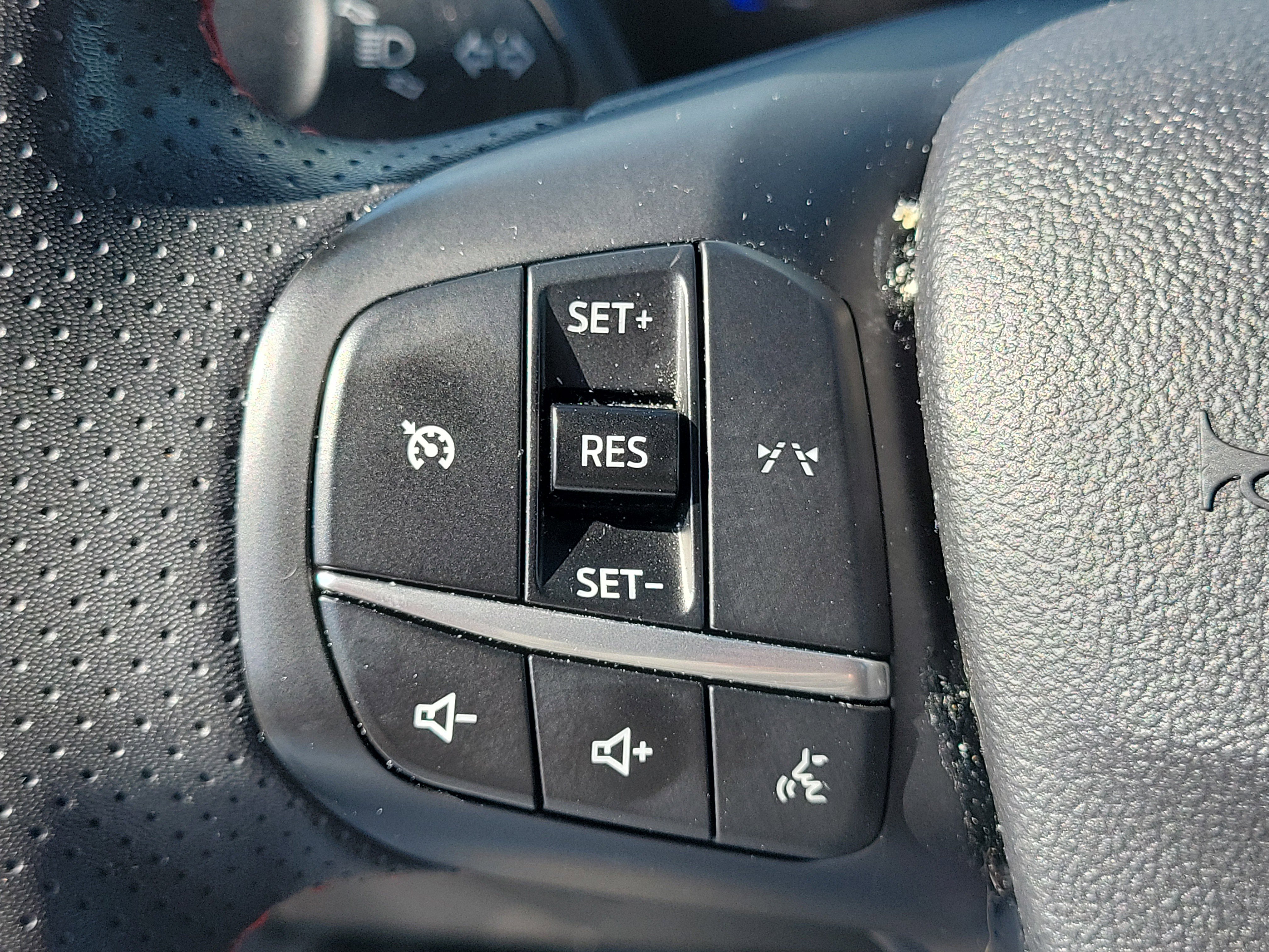 Used 2024 Ford Escape ST-Line image 18