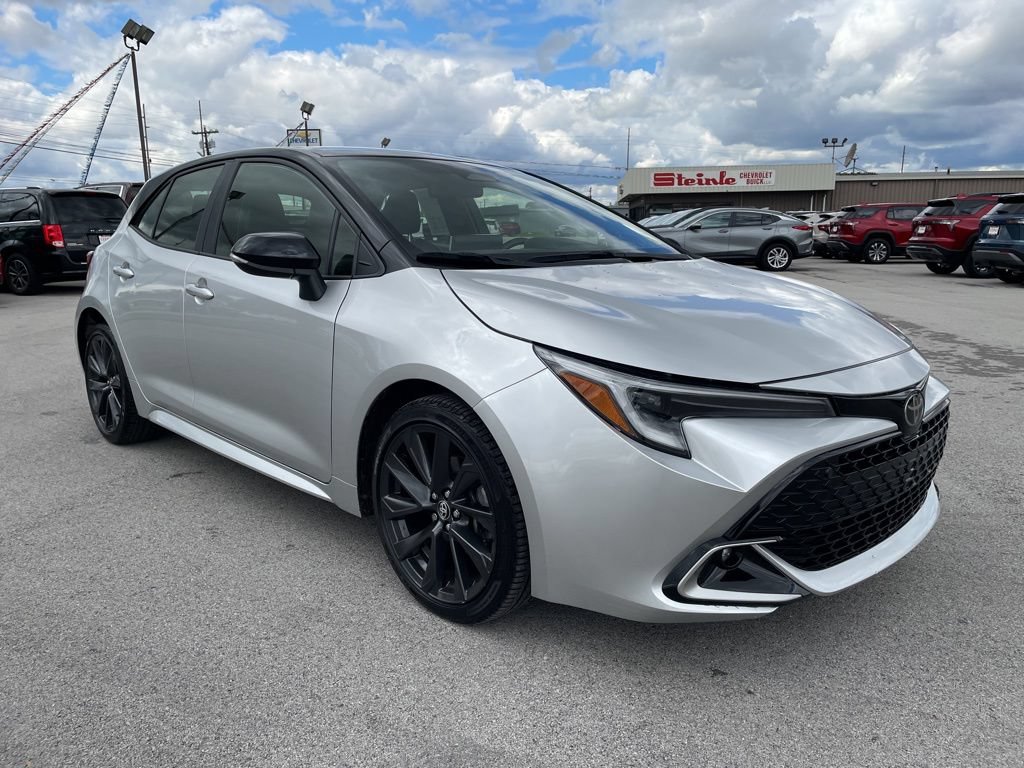 Used 2025 Toyota Corolla XSE FWD image 2