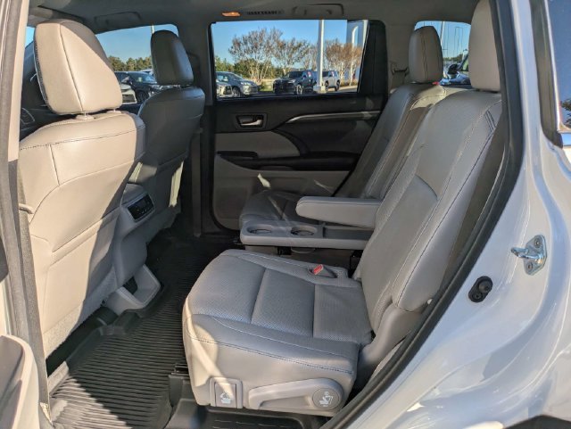 Used 2018 Toyota Highlander Limited FWD image 15