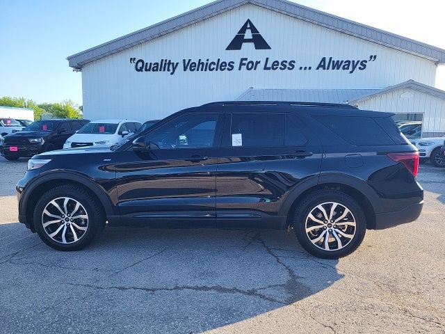 Used 2023 Ford Explorer ST-Line w/ Class IV Trailer Tow Package AWD/4WD image 27