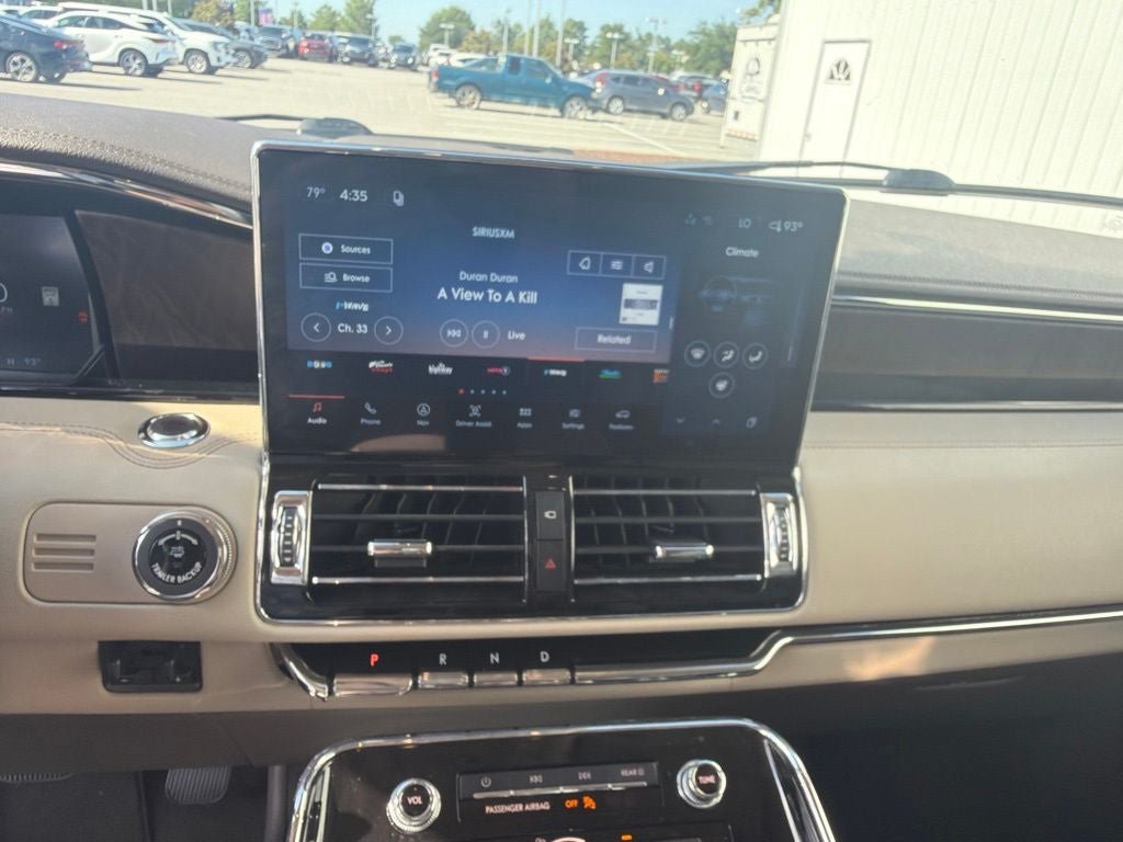 Used 2023 Lincoln Navigator L Reserve AWD/4WD image 9