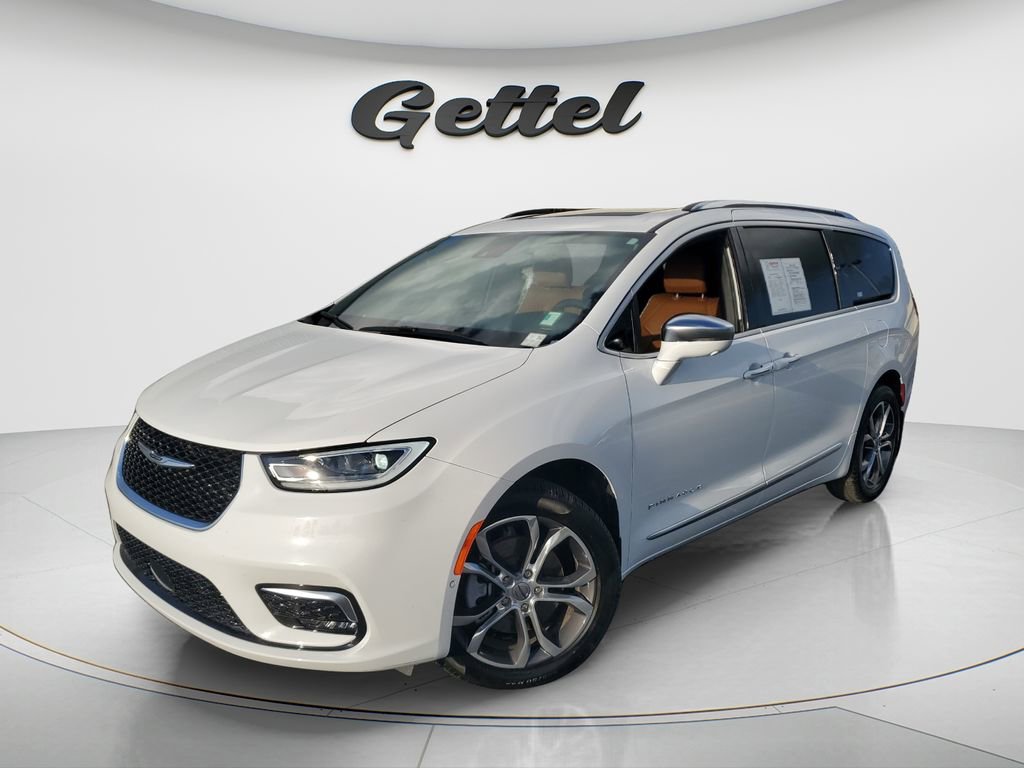 Used 2024 Chrysler Pacifica Pinnacle w/ Trailer Tow Group image 1