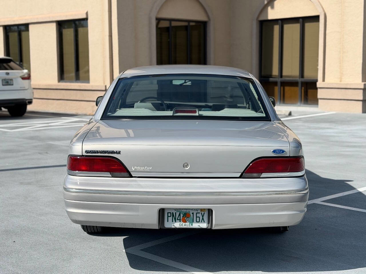 Used 1992 Ford Crown Victoria LX RWD image 9