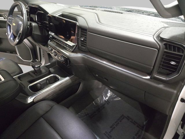 Used 2022 Chevrolet Silverado 1500 LTZ image 10
