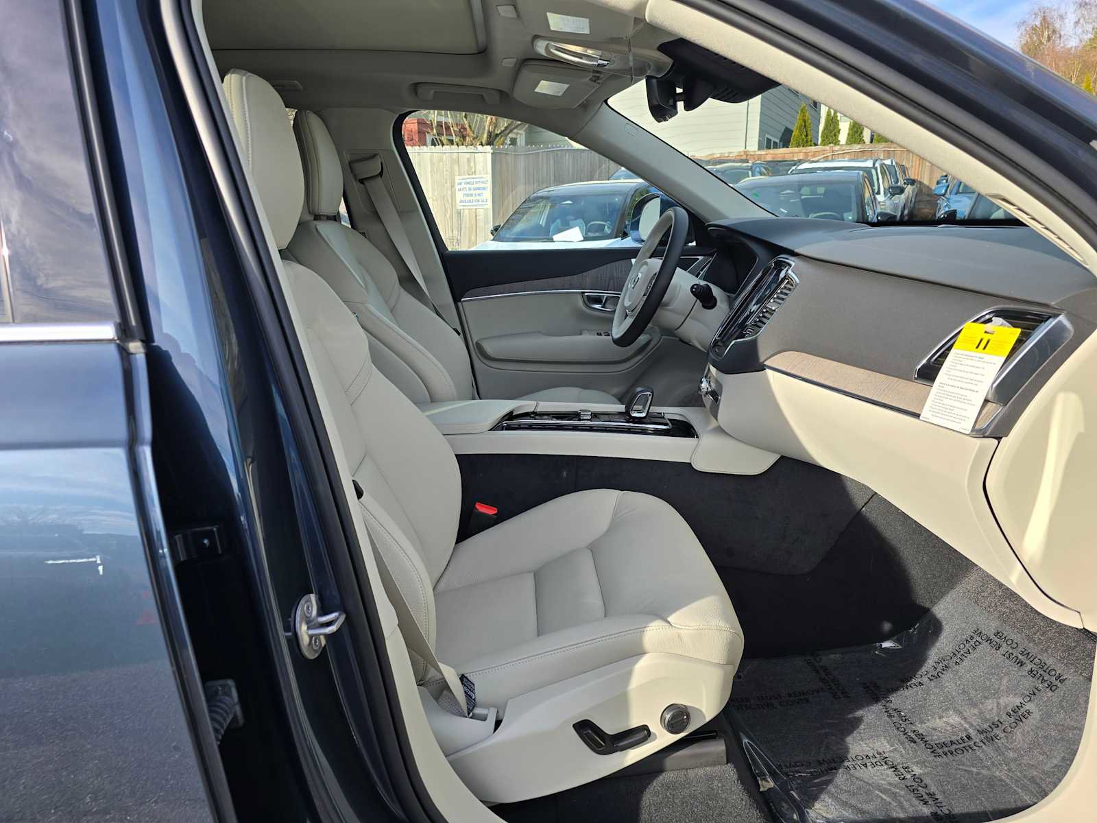 Certified 2023 Volvo XC90 B5 Plus w/ Protection Package Premier AWD/4WD image 11