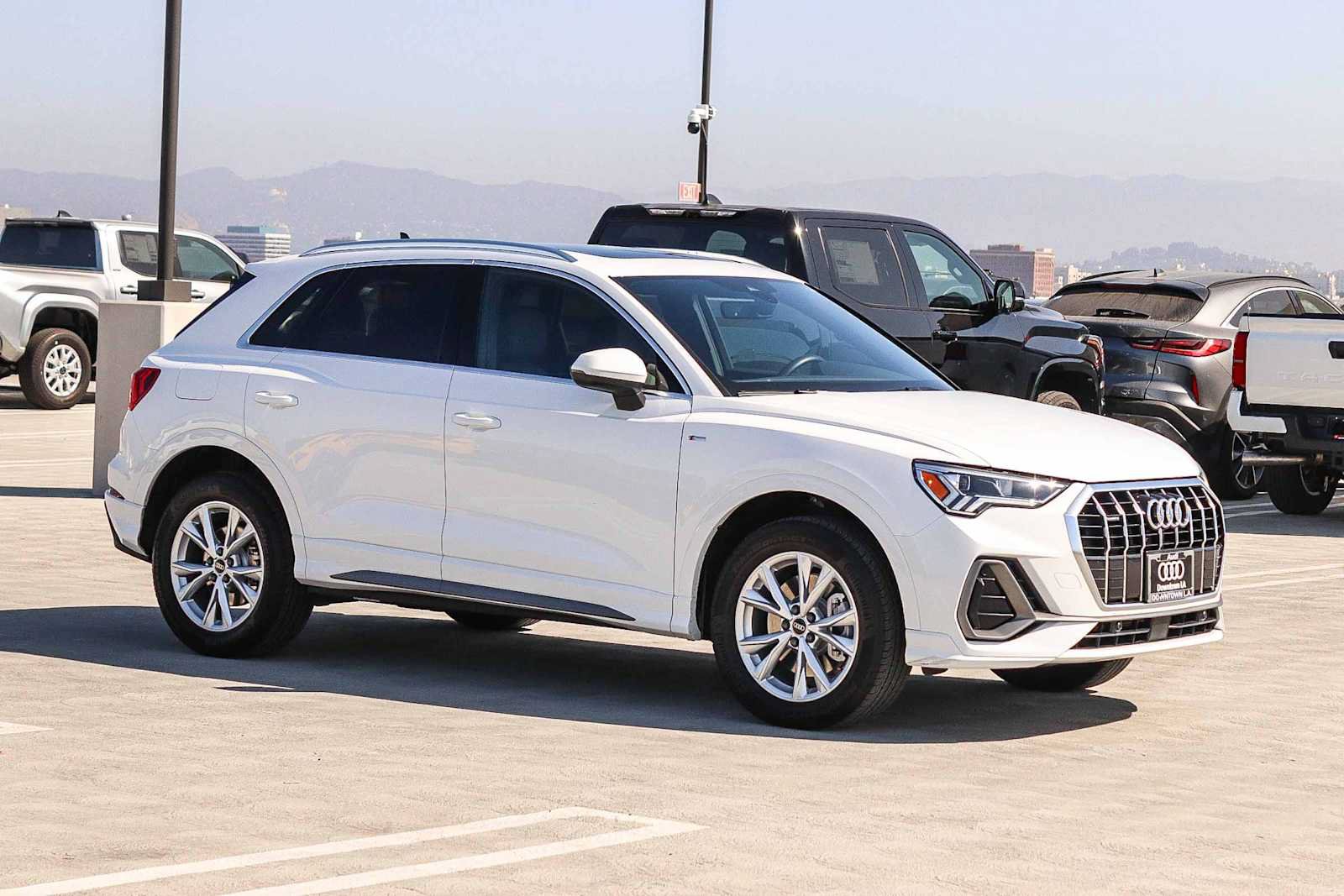 Used 2025 Audi Q3 2.0T Premium w/ Convenience Package AWD/4WD image 3